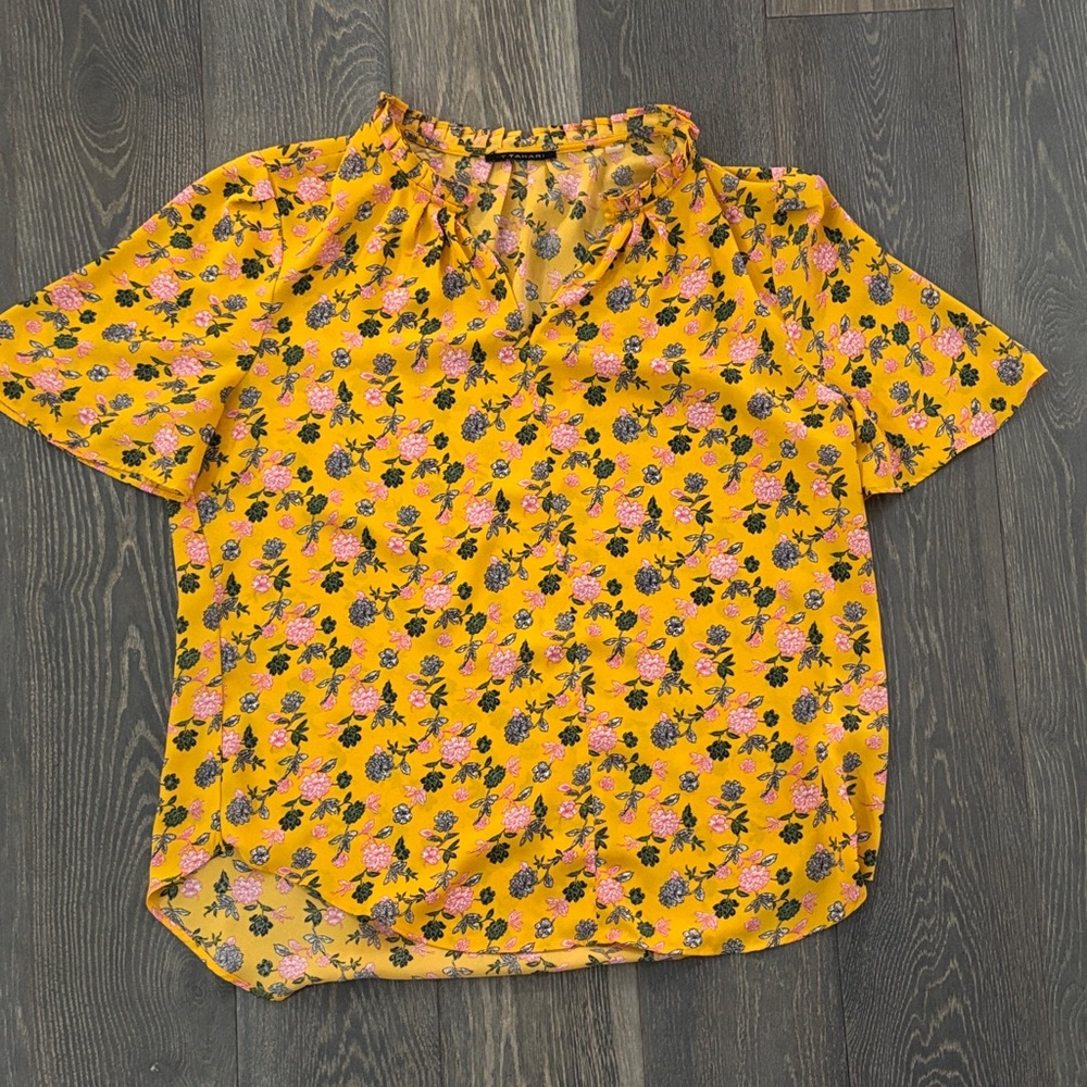 T Tahari Yellow Floral Blouse wt73